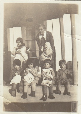 Copy_ocie_williams_and_grandchildren_circa_1926